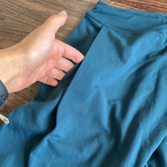 Lululemon pants - Picture 3 of 4